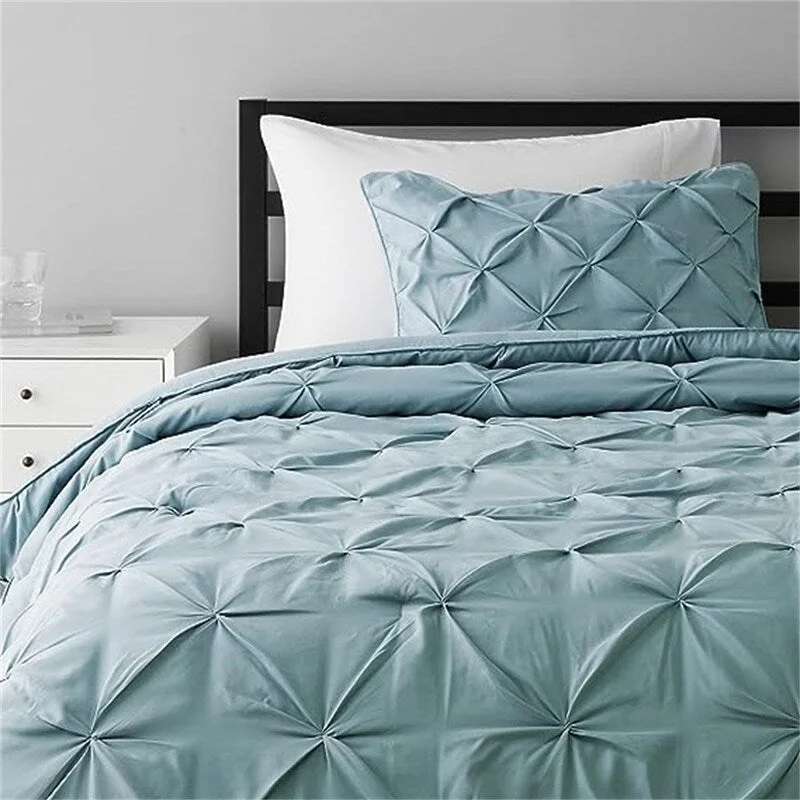 Latex - filled comforters with a bouncy texture and good supportComforter Bedding Set