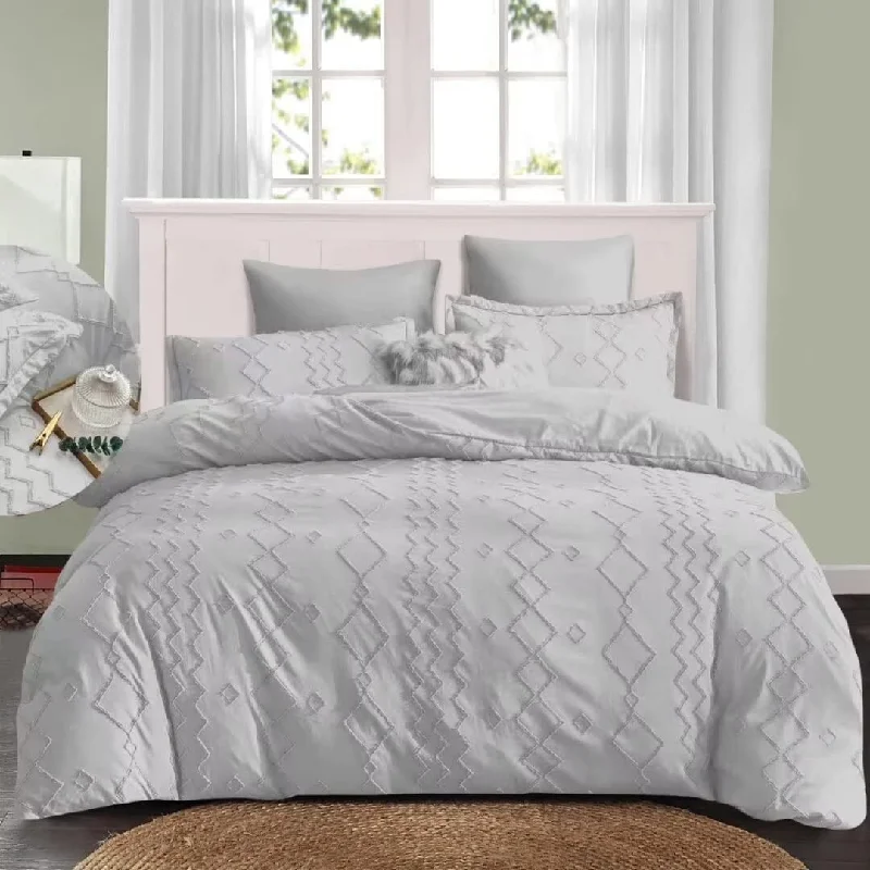 Goose down comforters known for their superior quality and insulationShatex Tufted Comforters Bedding Set- 3 Piece