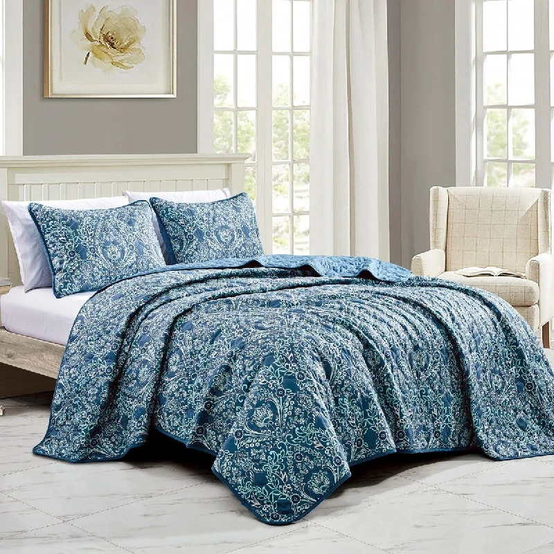 Latex - filled comforters with a bouncy texture and good supportWellco 3 Piece All Season Soft Polyester Bedding Comforter Set