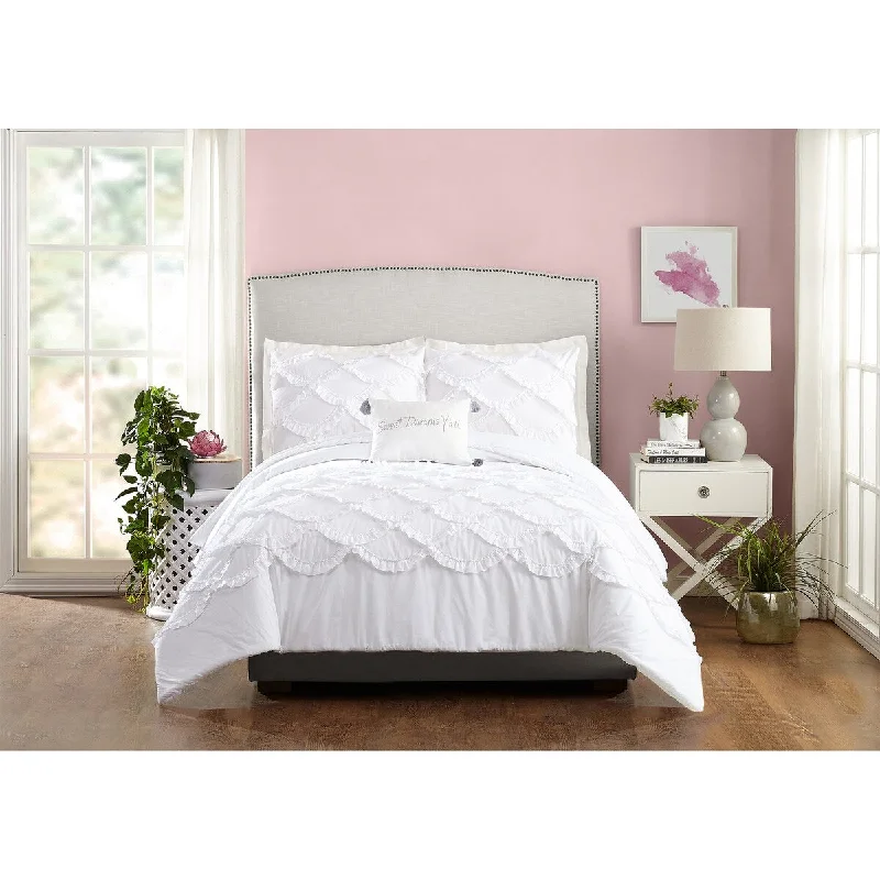 Latex - filled comforters with a bouncy texture and good supportJessica Simpson Ruffled Scallop Comforter Set